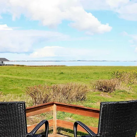 Two-bedroom Holiday In 4